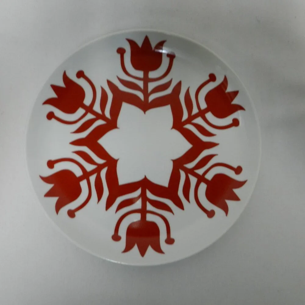 Kate Forrester for Crate & Barrel Christmas Nordic Snowflake Plate 8